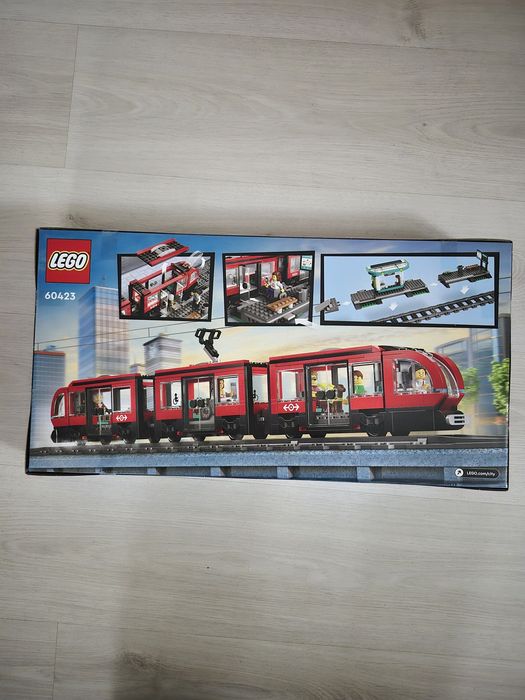 LEGO City – Stație și Tramvai în Centrul Orașului (60423) 811 piese