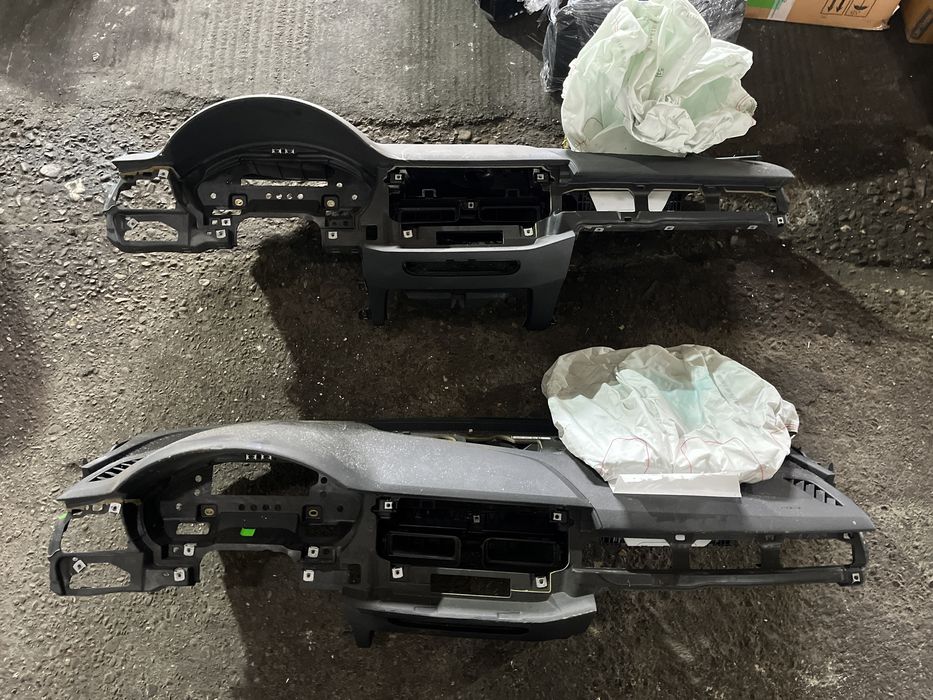 Plansa bord avariata / defecta / sparta Audi A4 B9 A5 8W