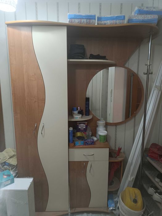 Шкаф в прихожую бу в хорошем состоянии