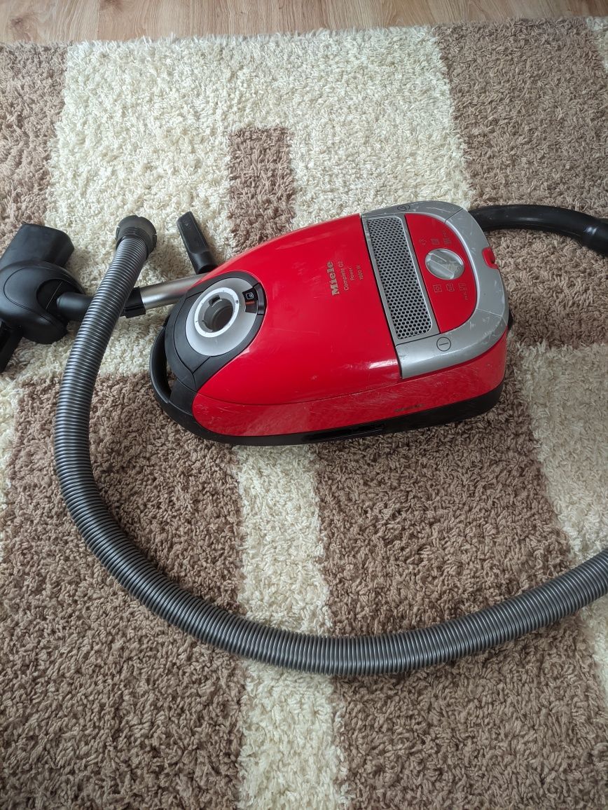 Прахосмукачка Miele 1600w.