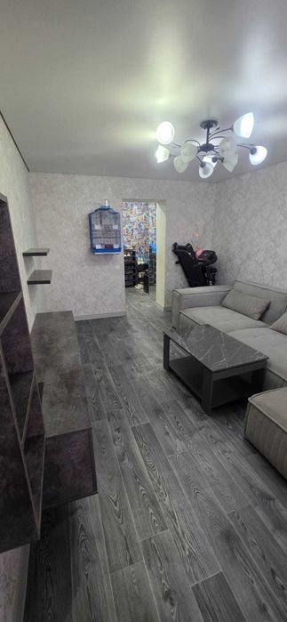 Продам 3 комнатную квартиру. Центр.