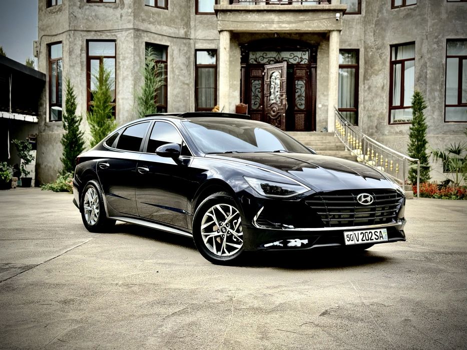Hyundai sonata.