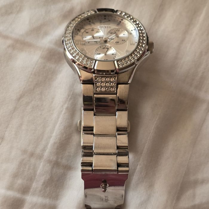 Ceas Guess argintiu. Model G12557L. Utilizat.