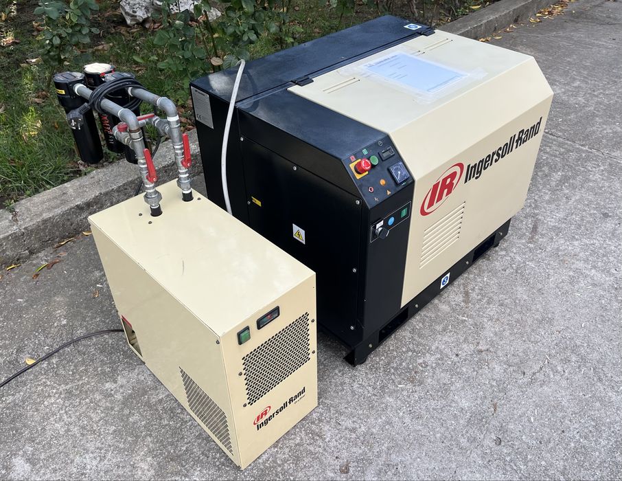 Винтов компресор Ingersoll Rand 7.5kw и сушител 1200lt/min
