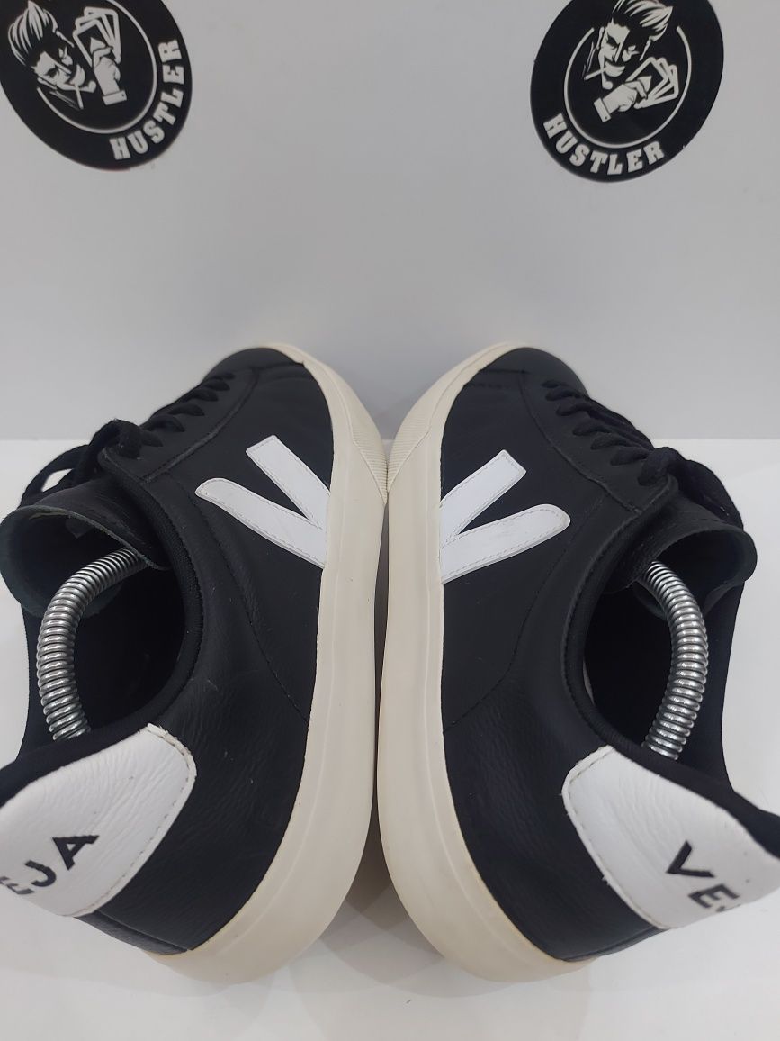 Сникърси VEJA. Номер 42