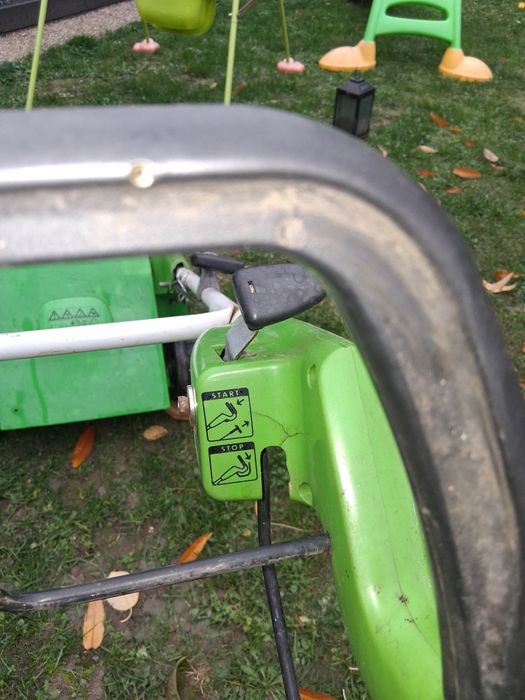 Vând mașină tuns gazon Viking pe benzină.