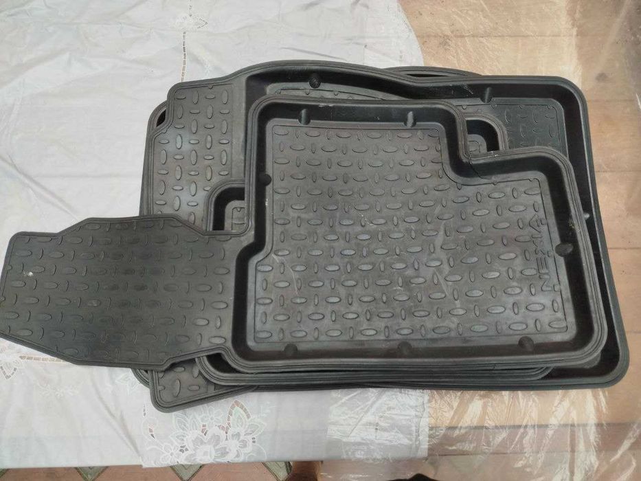 Продаю коврики от Chevrolet Nexsia 2