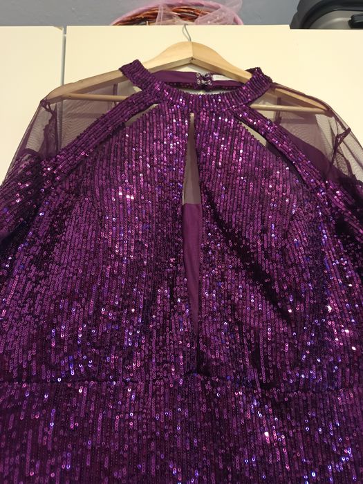 Нова лилава рокля с пайети 

Продавам но