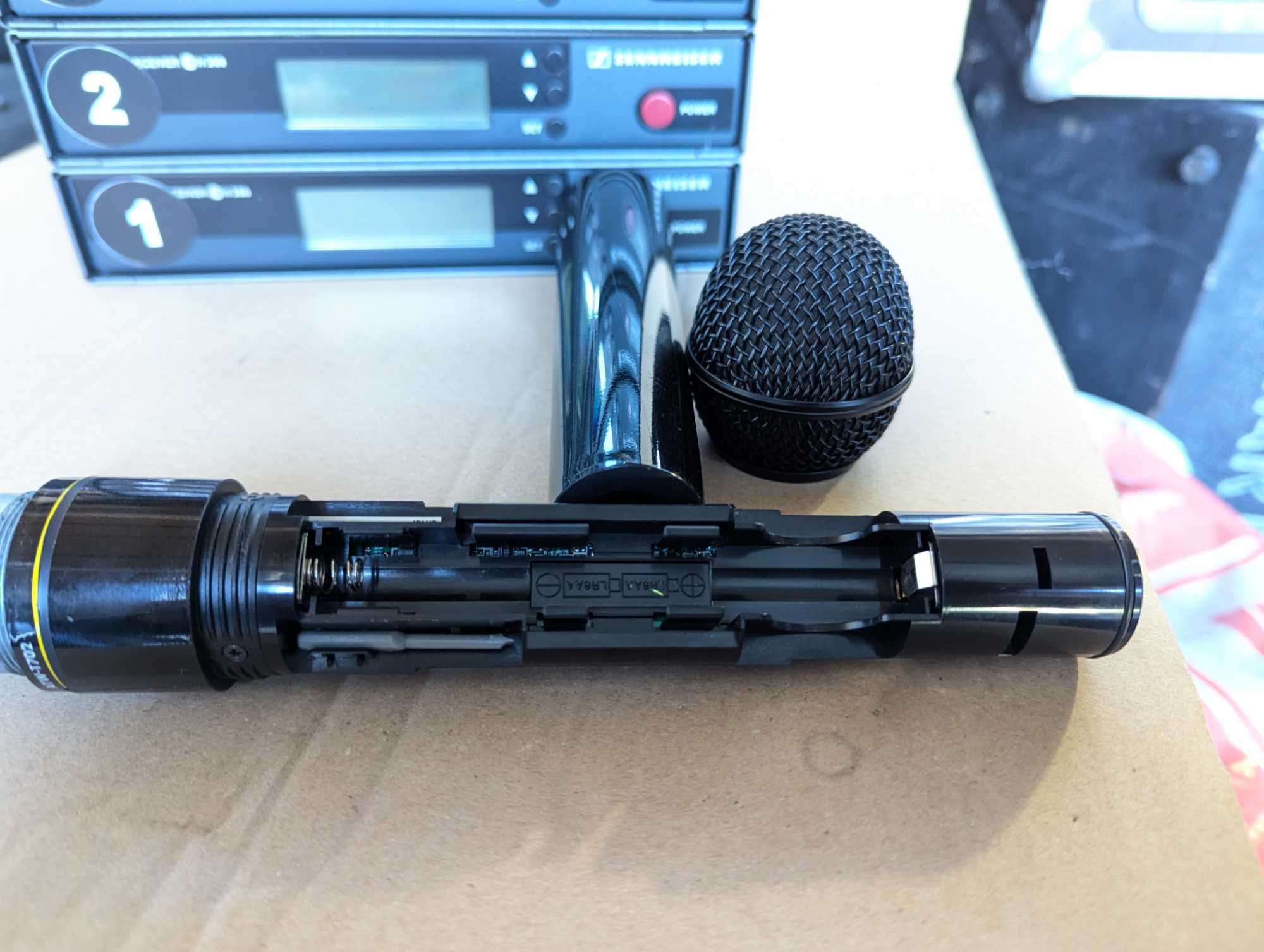 Audio-Technica ATW-T702 + Sennheiser EW300