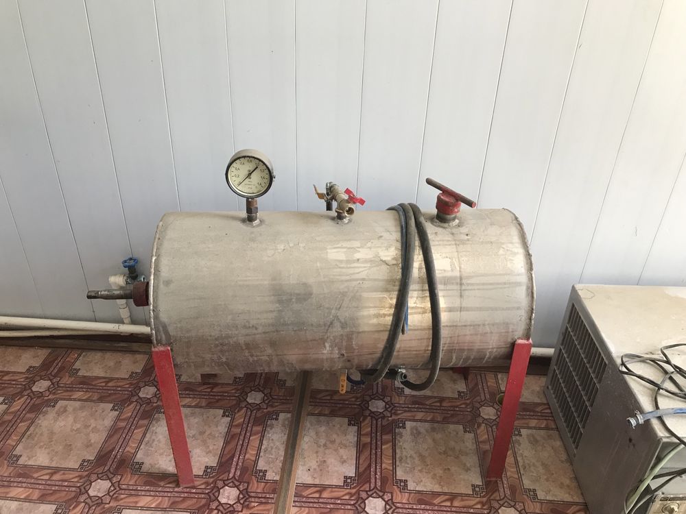 Газ вода апарат сотилади.
