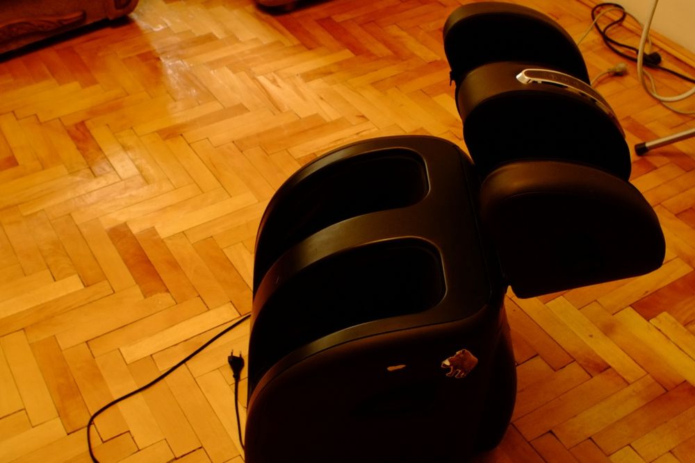 Aparat de Masaj Shiatsu si Drenaj Limfatic pentru Picioare
 Casa jad