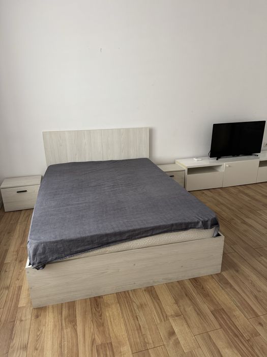 Mobilier dormitor foarte putin folosit
