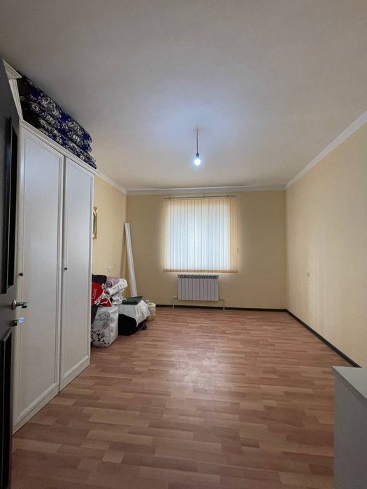 Motrid 2 xonali sotiladi