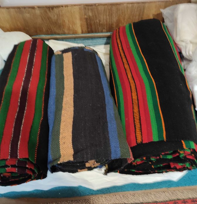 Красиви   ръчнотъкани черги