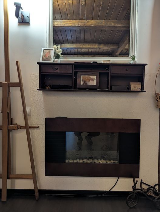 Mobilier living suspendat perfect pentru bijuterii