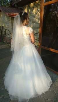 Свадебное платье + диадема, фата, серьги, кольца под платья, чехол