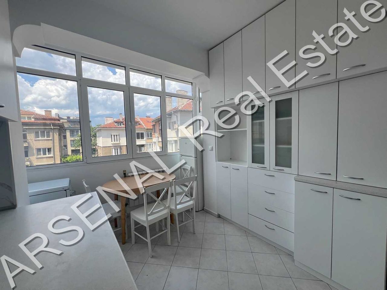 Дава се под наем Двустаен апартамент в София, Център - 95 кв.м за 480 € - Снимка #2