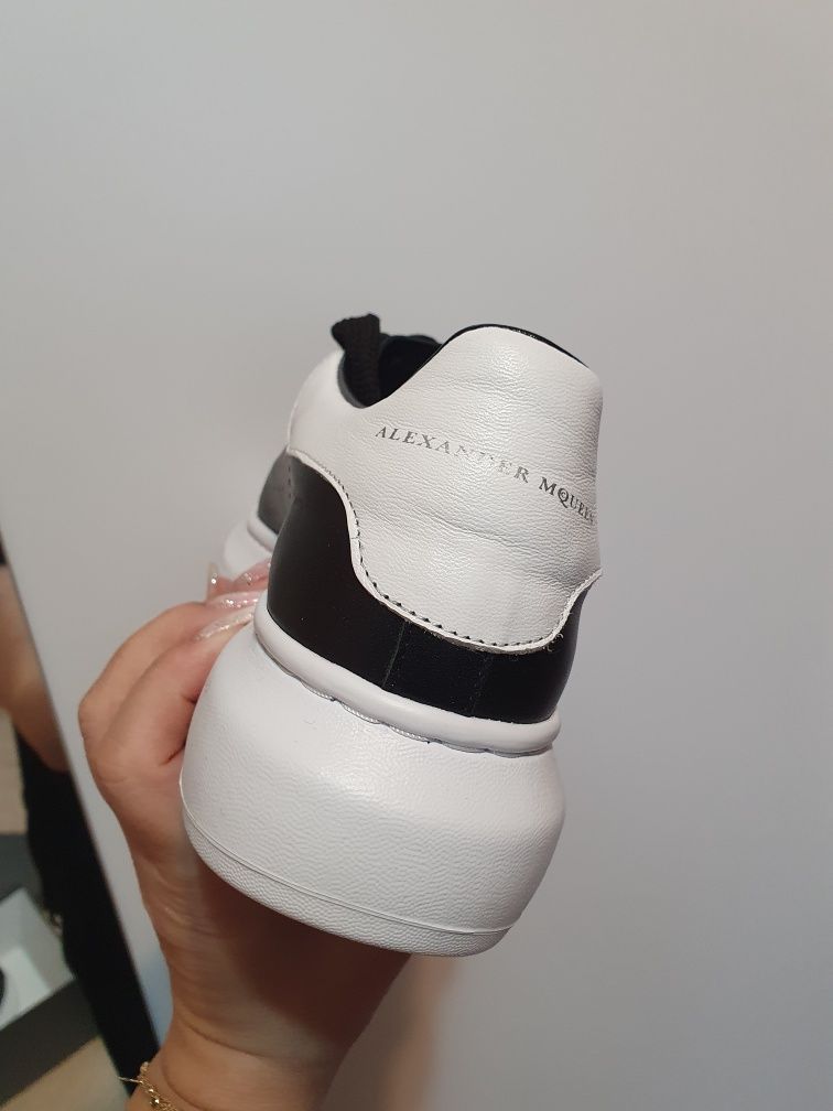 Adidași Alexander Mcqueen.  Reducere