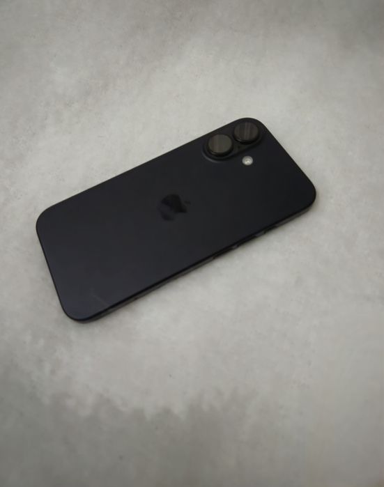 Apple  iPhone 16 с гарантией.