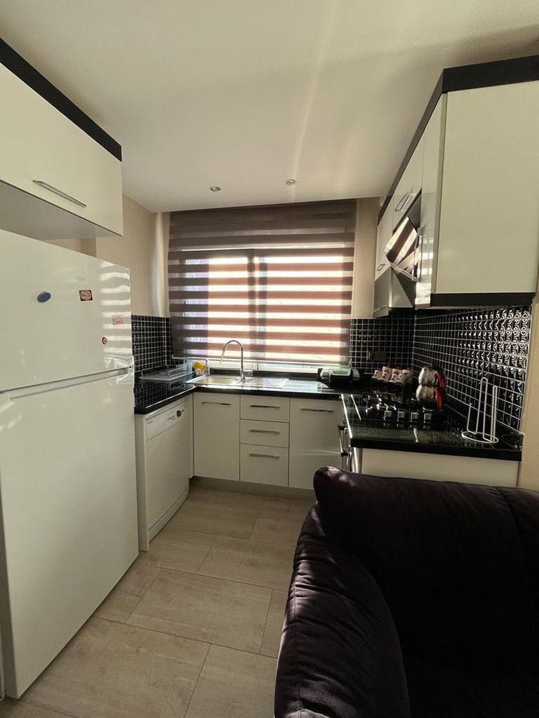 Продава се Тристаен апартамент в София, Банишора - 94 кв.м за 1564 €/кв.м - Снимка #1