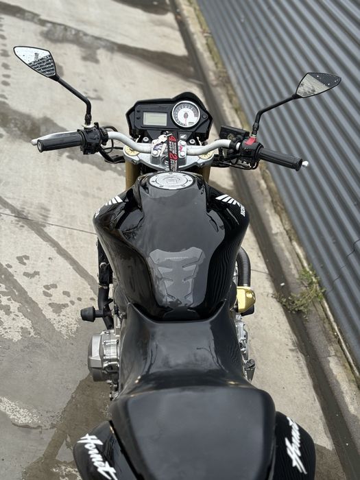 Vând honda hornet limitat a2