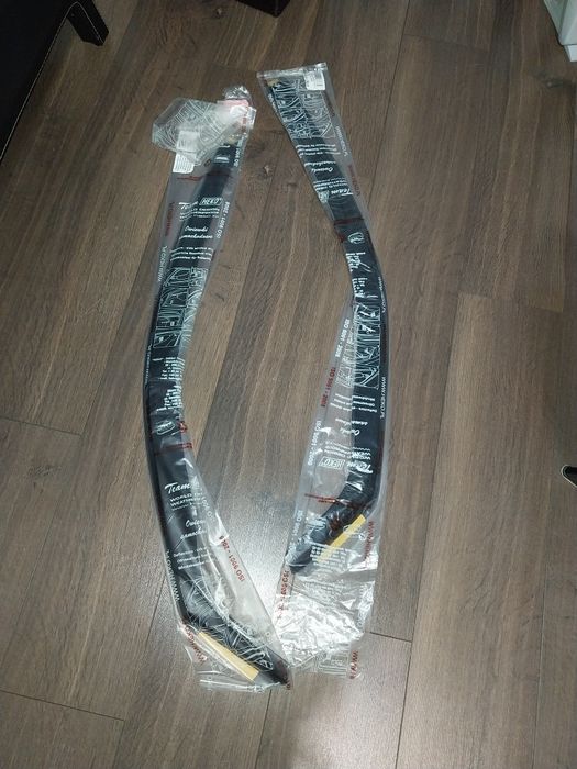 Vind 2 paravane noi , auto fata pentru Suzuki  Vitarara