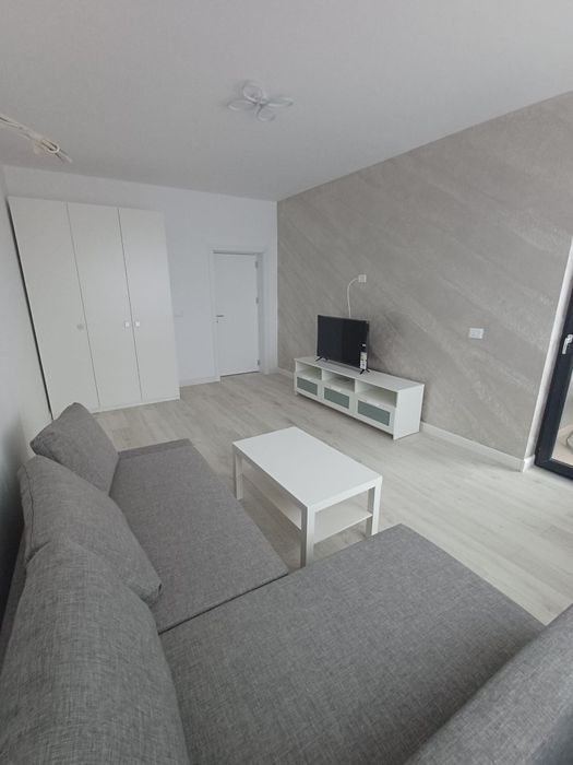 Închiriez garsoniera