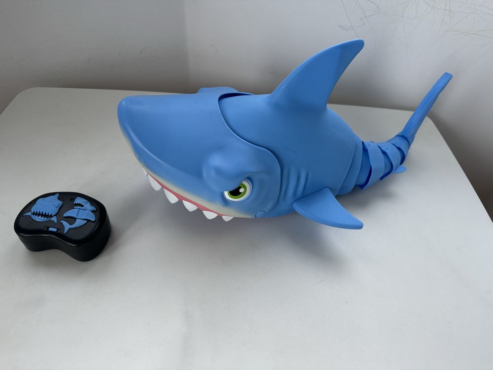 Masinuta rechin cu telecomanda, Mega Chomp