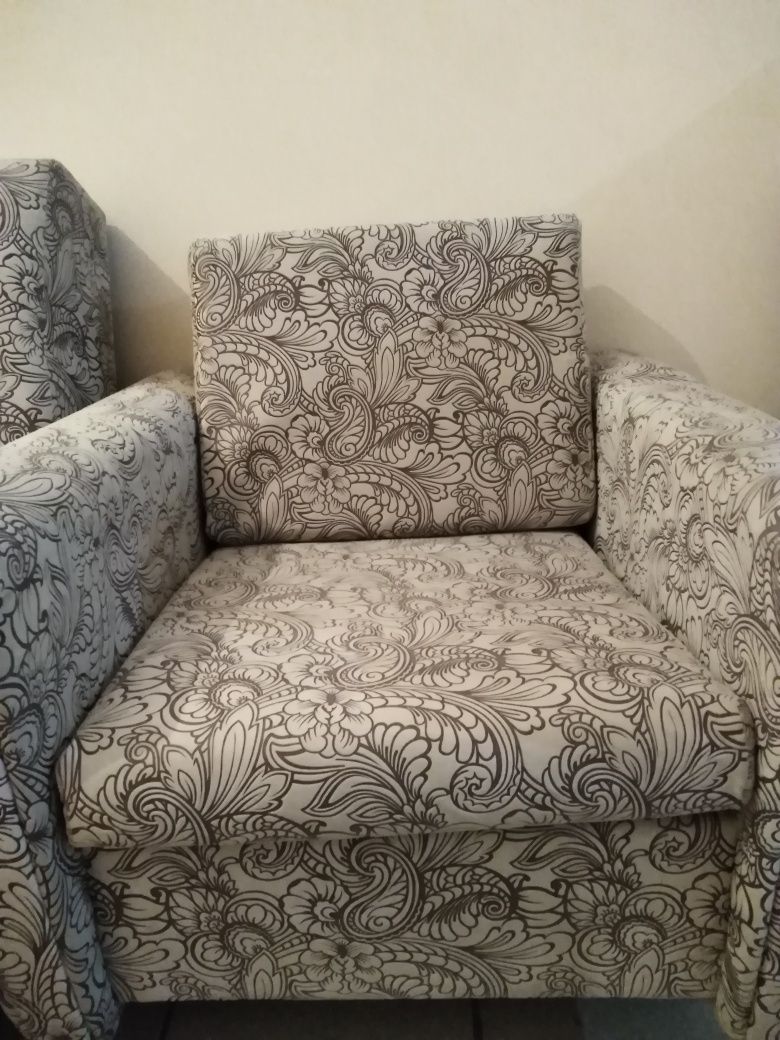 Мягкий уголок - диван раскладной и 2 кресла в  отл состоянии