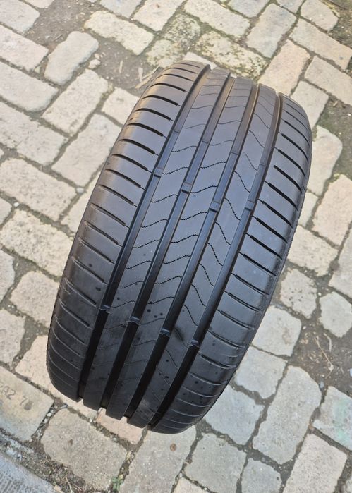 O bucată 235/40 R18 vară - una Bridgestone Michelin Goodyear