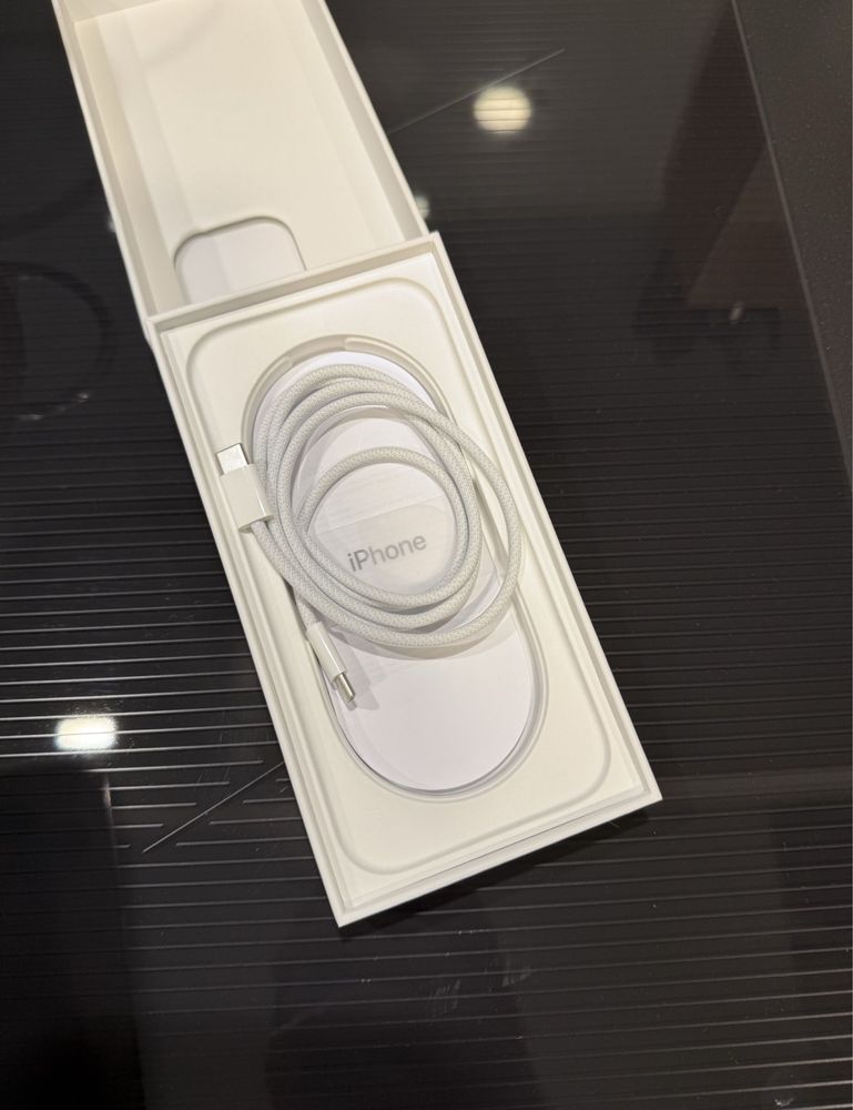 iPhone 16 pro 128 gb desert titanium garantie 2 ani