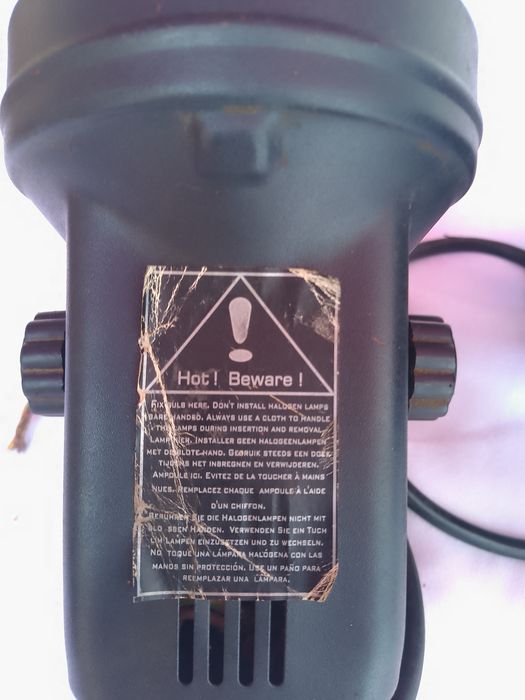 Set proiectoare lumina alba profesionale preț pt ambele .
Se pot pred