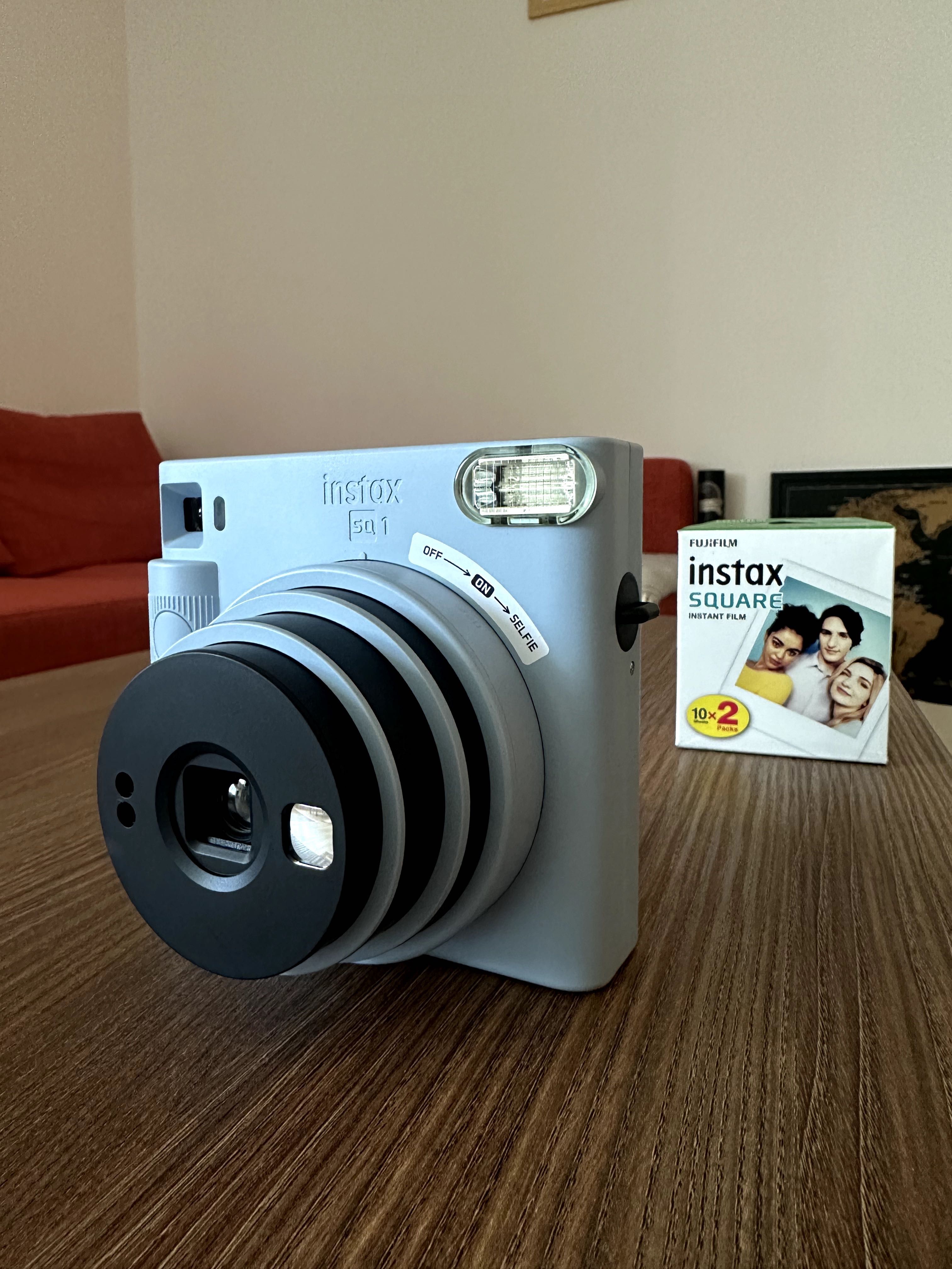 Fujifilm Instax Square SQ1 - Aparat foto instant