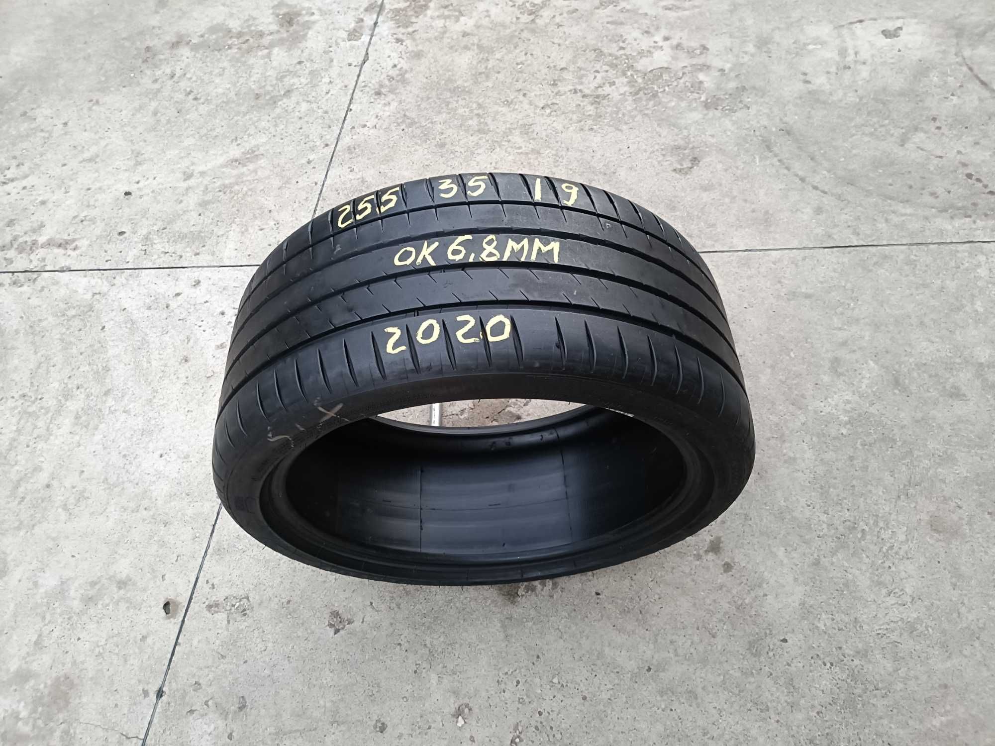 O anvelopa vara 255 35 19 michelin pilot sport 4S profil de 6,8 mm
