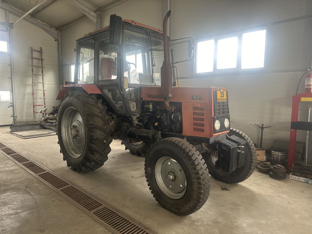 Vând Tractor Belarus 570