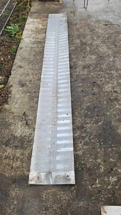 Vând Coamă inox acoperiș,lungime 3.10 m,latime 40 cm