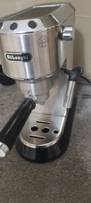 Expresor Delonghi Dedica cafea macinata