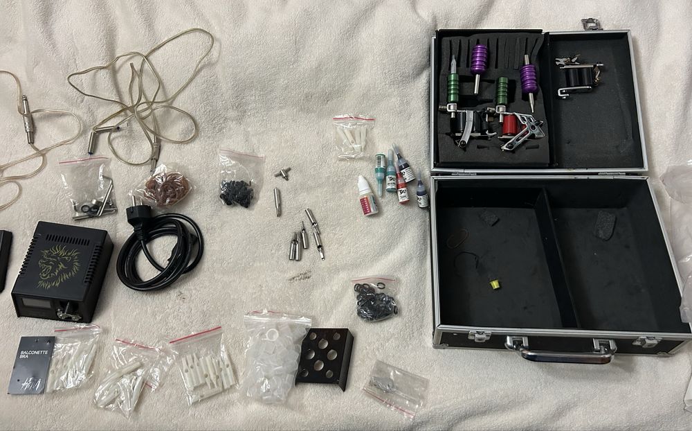 Kit complet de tatuat