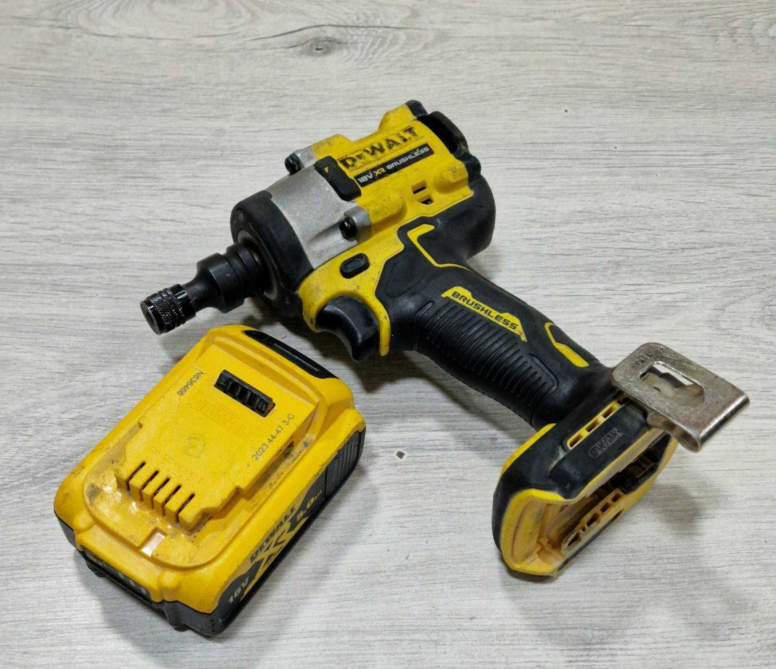 Акумулаторен ударен гайковерт DeWalt DCF922 с батерия 5Ah