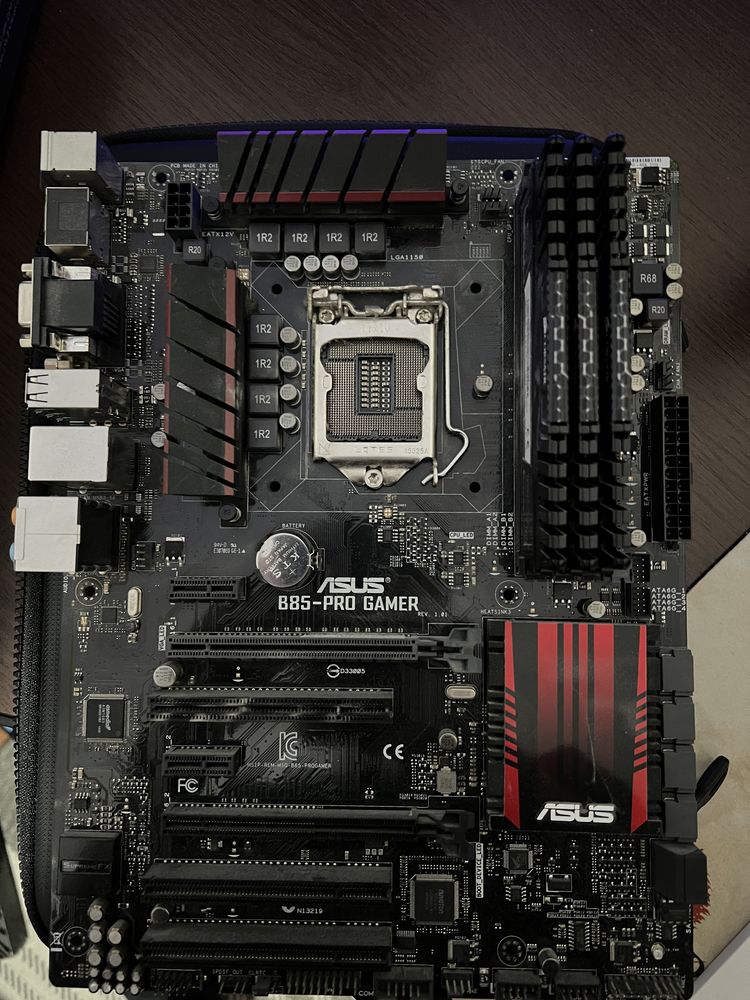 Placa de baza Asus B85-Pro Gamer + 12 gb RAM Corsair