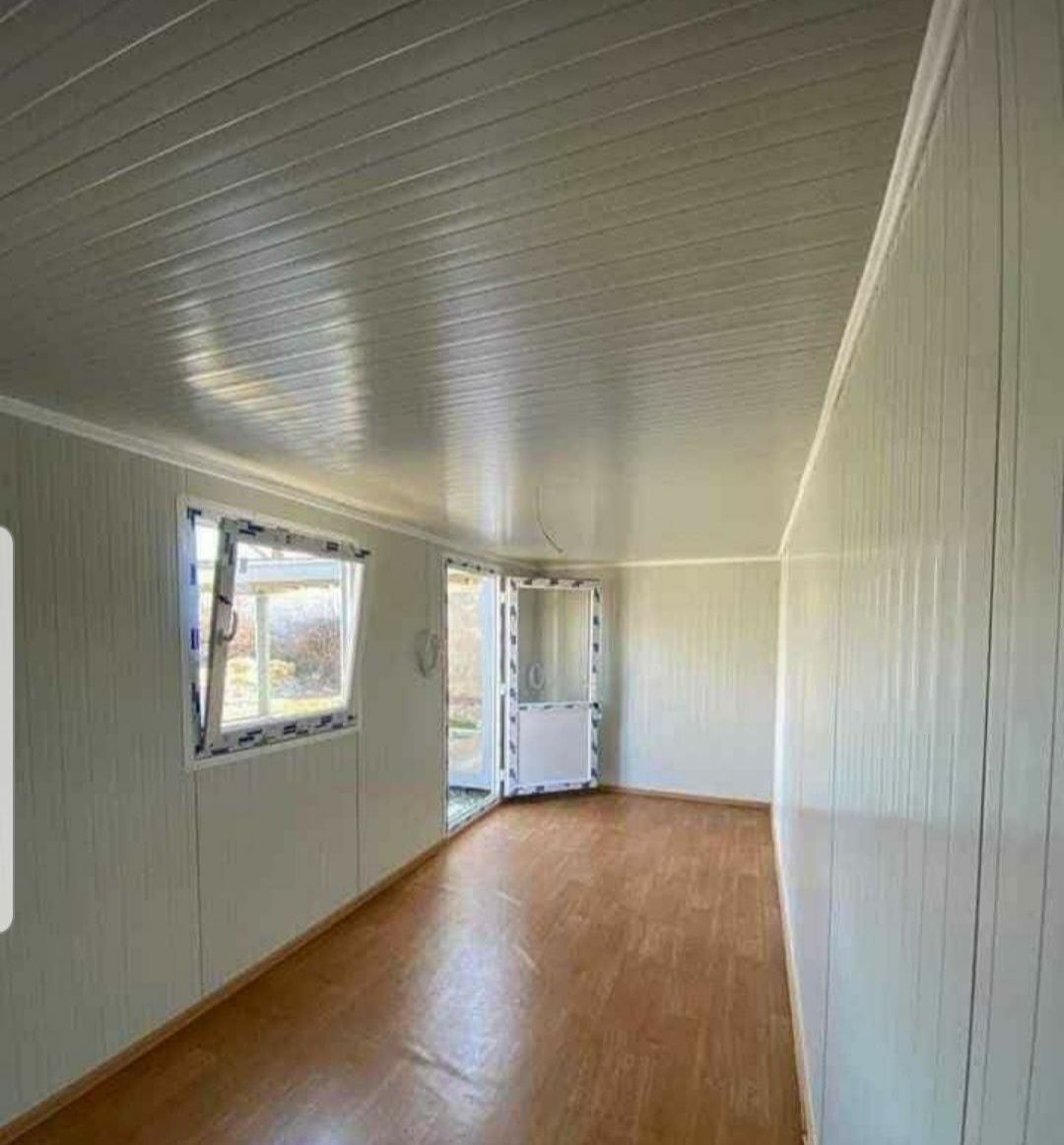 Vand containere magazin vitrina
