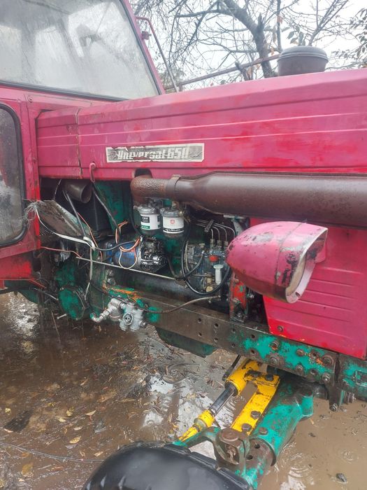 Vând Universal U650