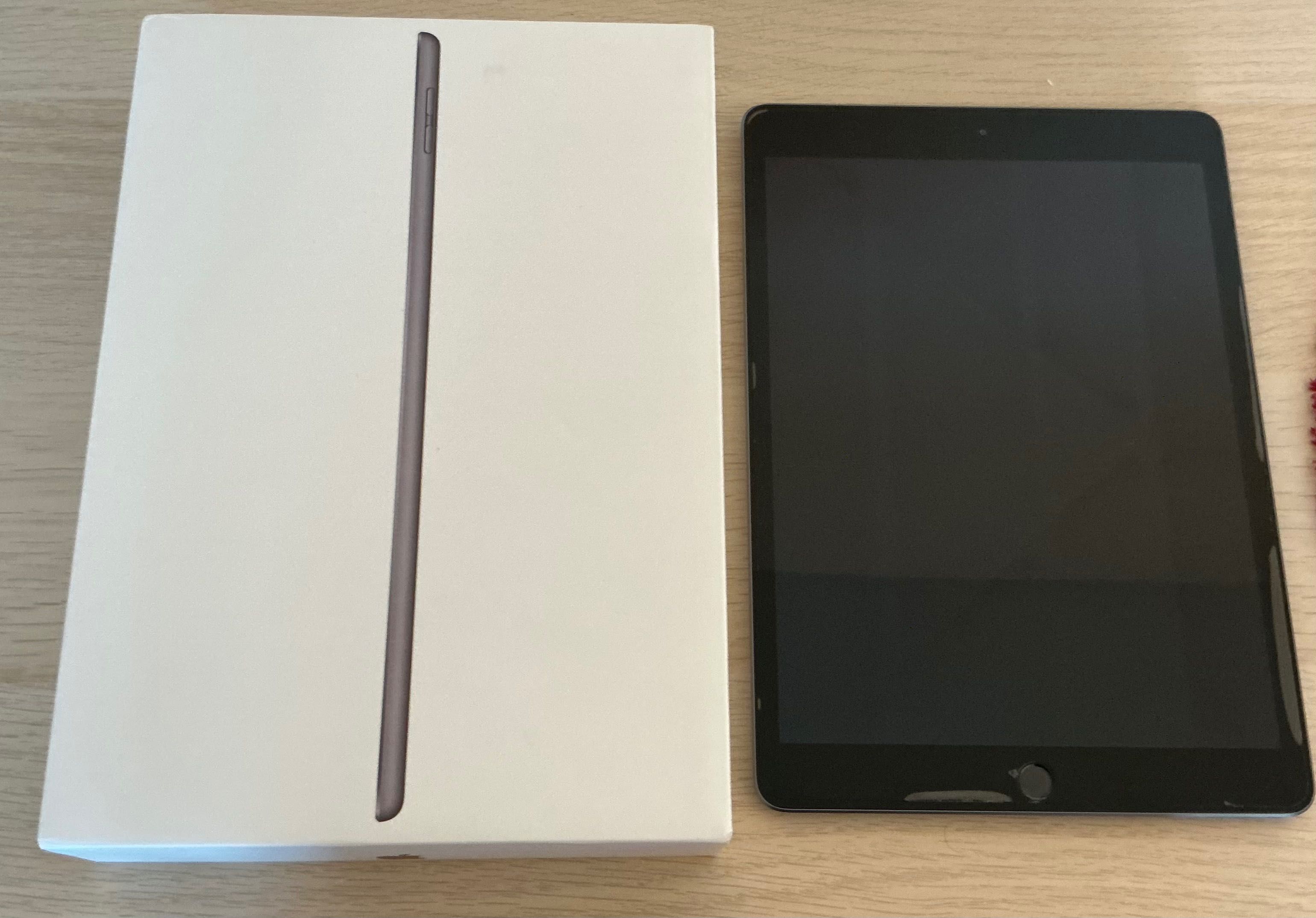 iPad 8th Generation 32 gb Space Gray Wi-Fi