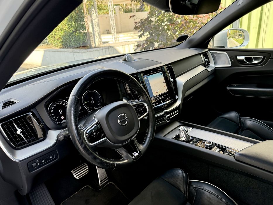 Volvo XC60 R Design T8 AWD ! P.J Garantie 12 Luni !