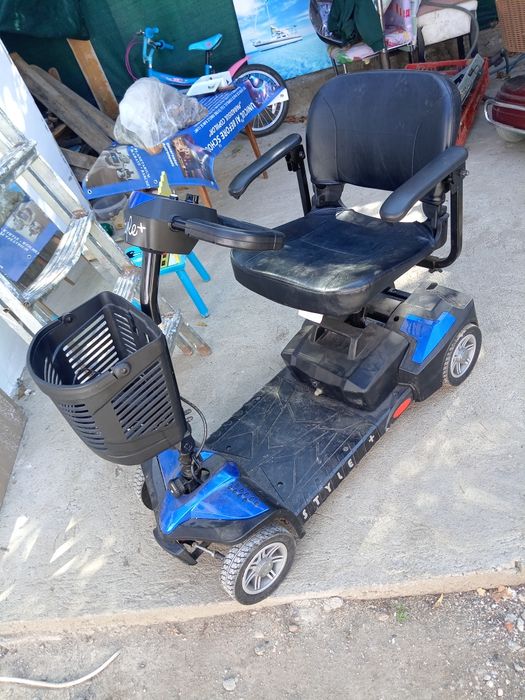 Vând scuter electric