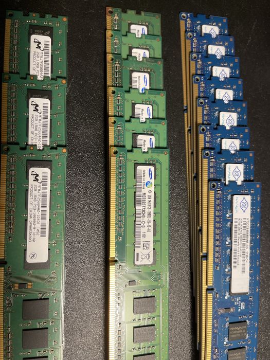 Memorii RAM DDR3 de 2Gb fiecare