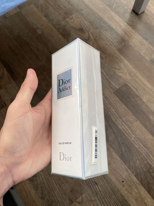 Vand parfum “Christian Dior Addict”