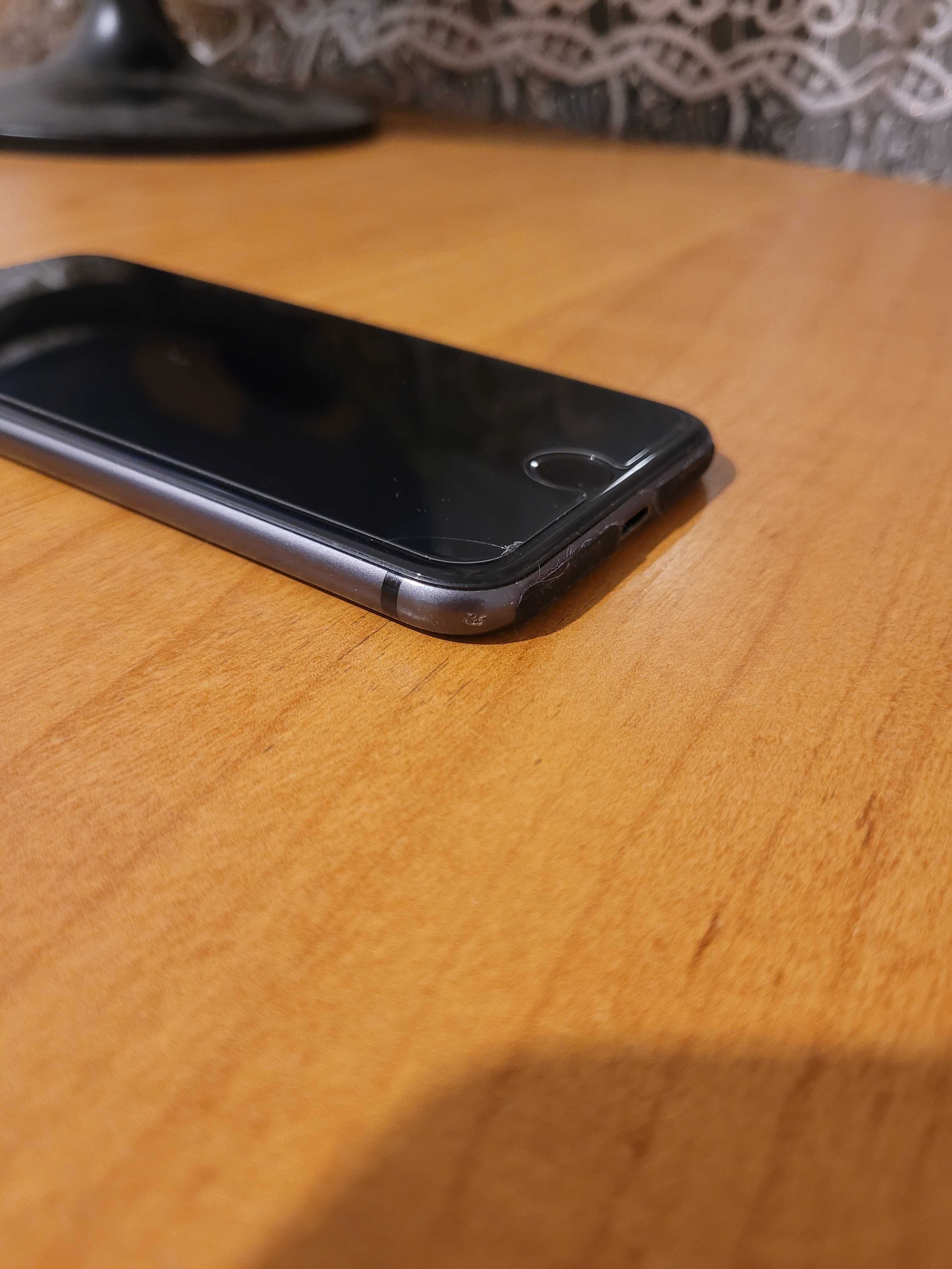 iPhone 8 чёрный 64 ГБ 100% батарея