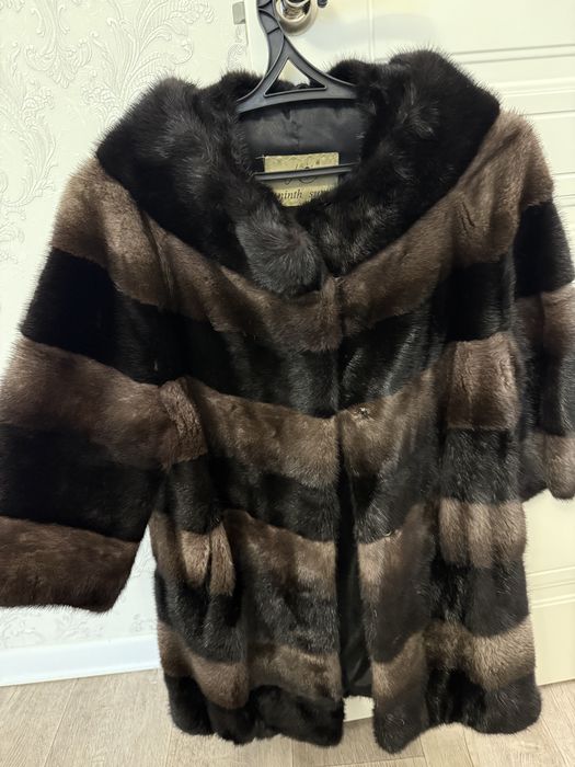 Продам шубы 1- норковая, 2- мутон норка комби