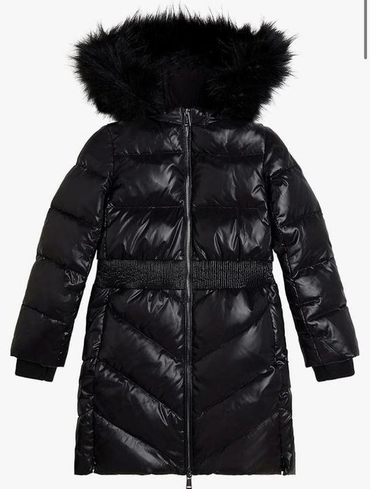 Пухено яке от колекция Guess.